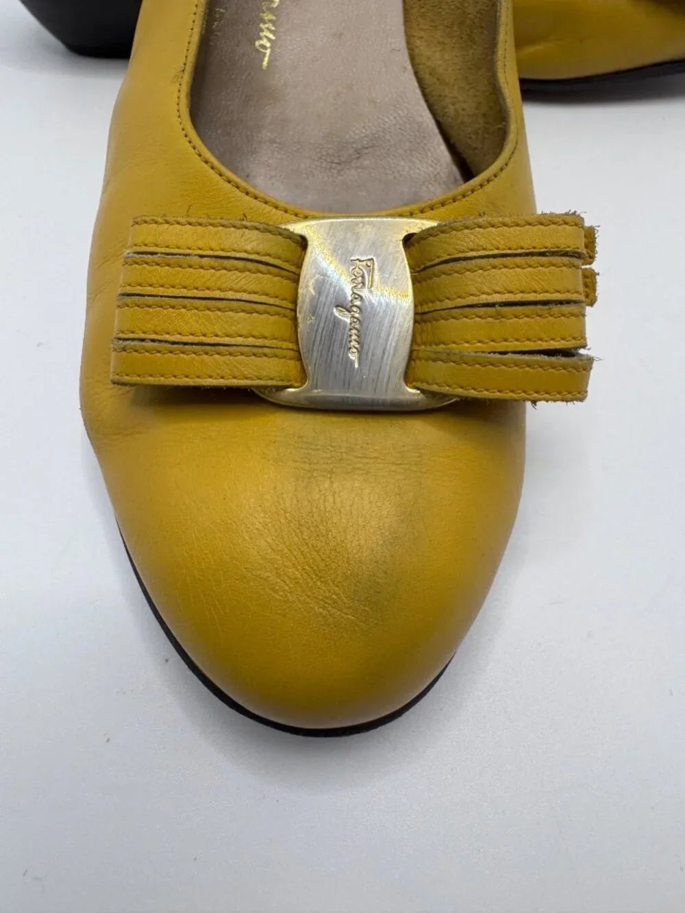Salvatore Ferragamo Women’s Shoe Size 9.5 B Vtg Yellow Leather Flats Bow Accent - Picture 3 of 12